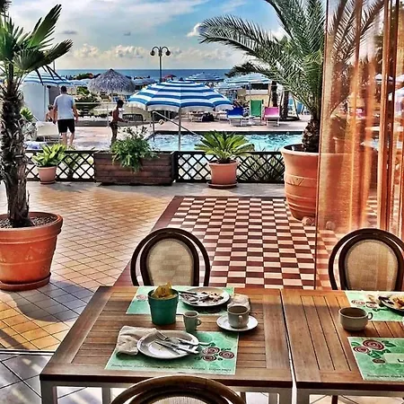 La Brezza Frontemare Hotel