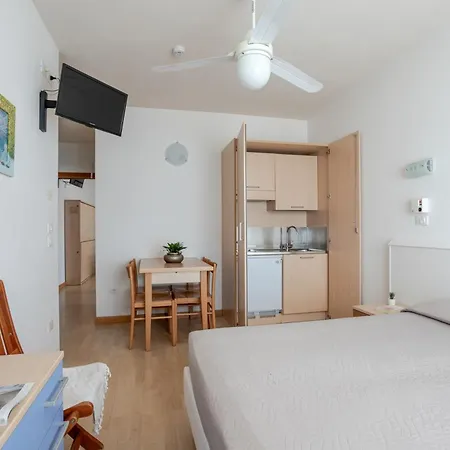 فندق La Brezza Frontemare ليدو دي يسولو