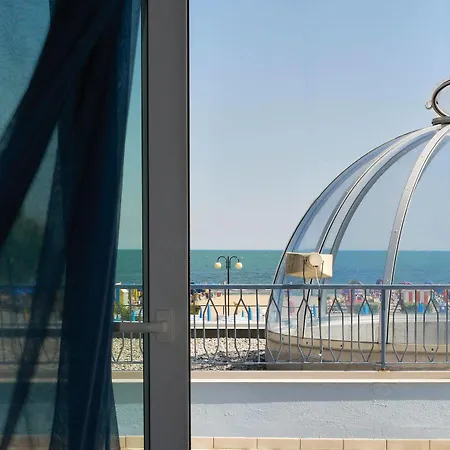 Hotel La Brezza Frontemare 3*