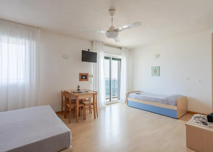 La Brezza Frontemare 3*