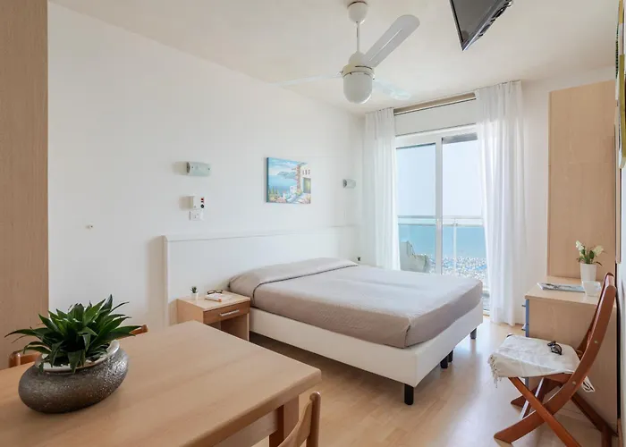 Hotel La Brezza Frontemare 3*