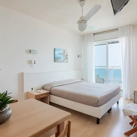 Hotell La Brezza Frontemare 3*