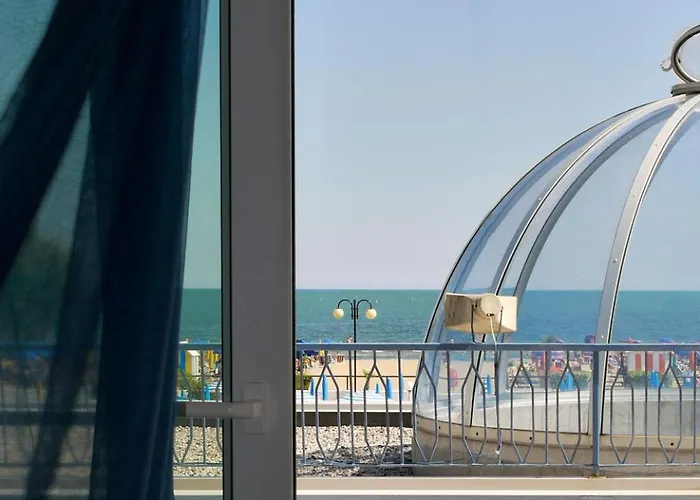 ホテル La Brezza Frontemare 3*